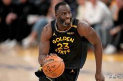 竞彩足球-有意思了，勇士队德雷蒙德·格林继续为踩踏萨博尼斯胸部辩解