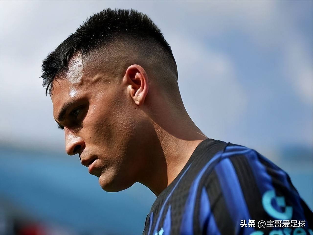 国米内乱升级，劳塔罗马洛塔炮轰恰尔汗奥卢，恰尔汗奥卢回击20字小作文