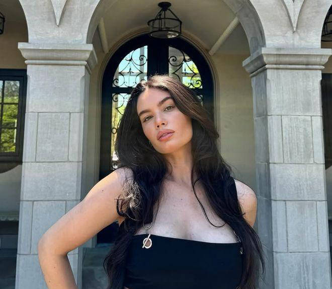 乔尔-恩比德妻子晒家庭照片,展现幸福生活