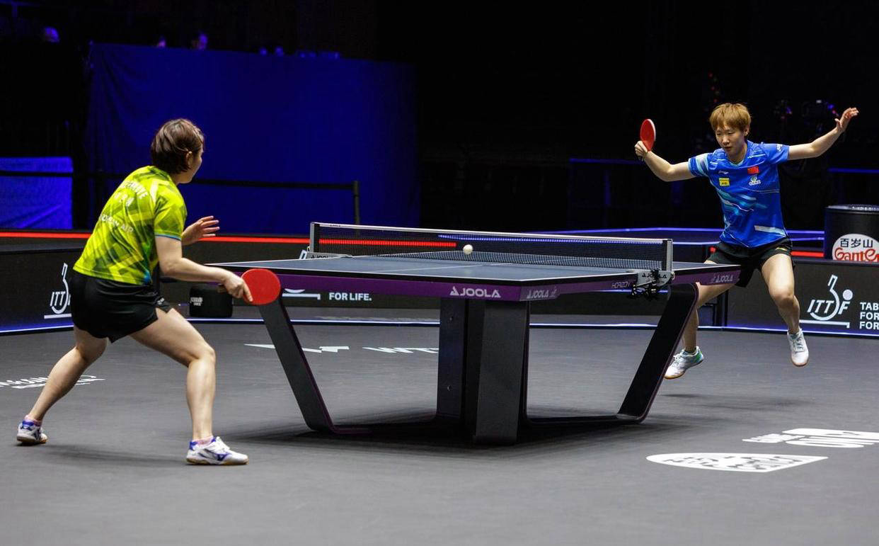 裁判双标?王曼昱发球遭误判,孙颖莎遮挡行为逃处罚引发关注