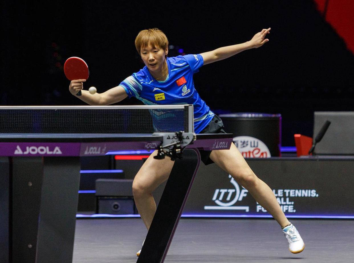 裁判双标?王曼昱发球遭误判,孙颖莎遮挡行为逃处罚引发关注