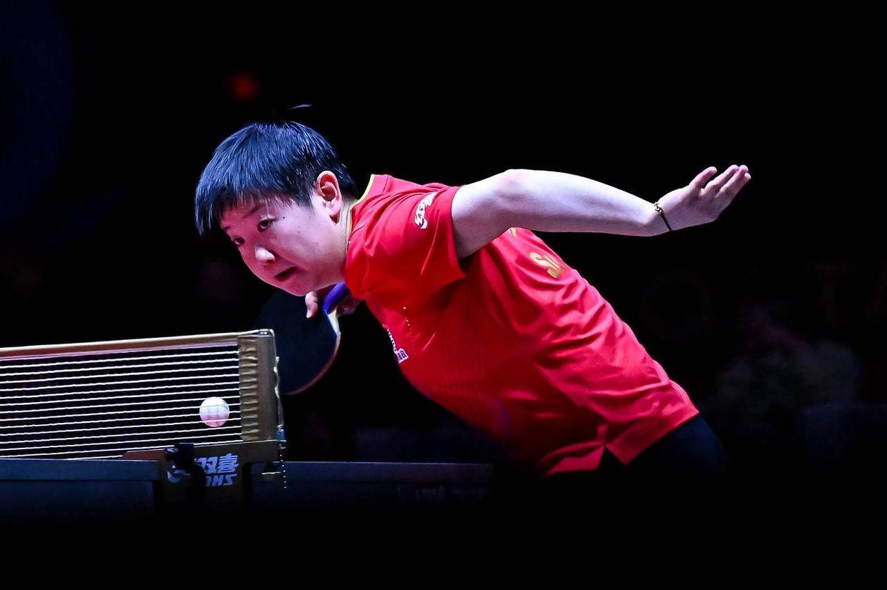 裁判双标?王曼昱发球遭误判,孙颖莎遮挡行为逃处罚引发关注