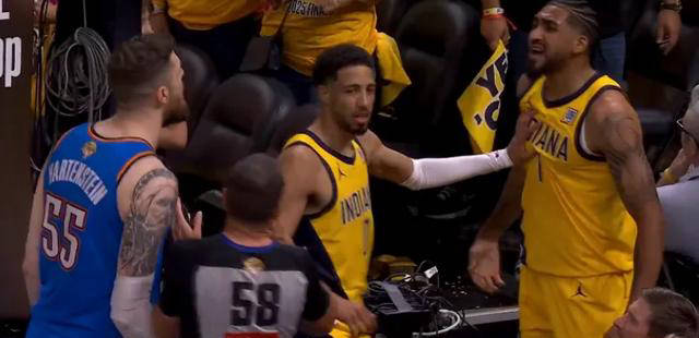 裁判公正与否？争议判罚引发热议，多队对裁判偏袒争议