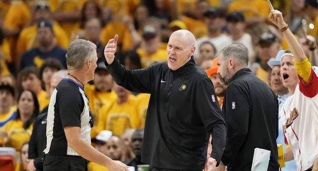 裁判公正与否？争议判罚引发热议，多队对裁判偏袒争议