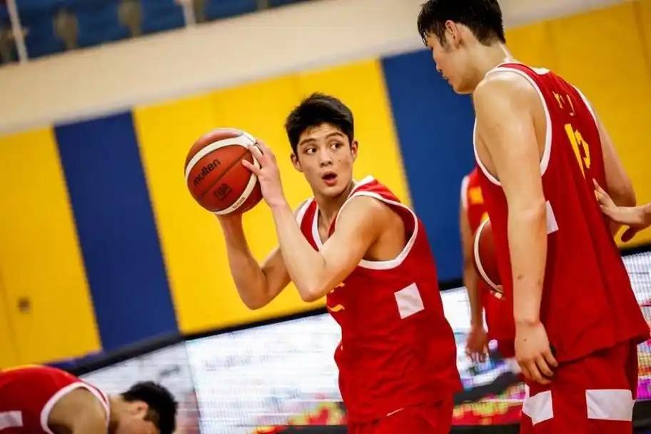 刘李:从防守做起,专注于挡拆、抢篮板等基础任务,积极创造机会