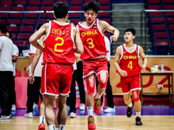 刘李:从防守做起,专注于挡拆、抢篮板等基础任务,积极创造机会