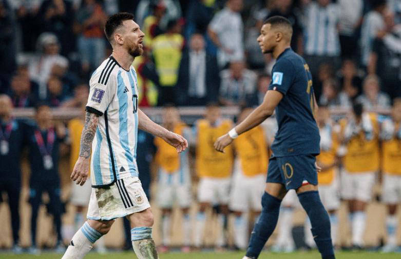 姆巴佩引爆争议，承认梅西是球王！