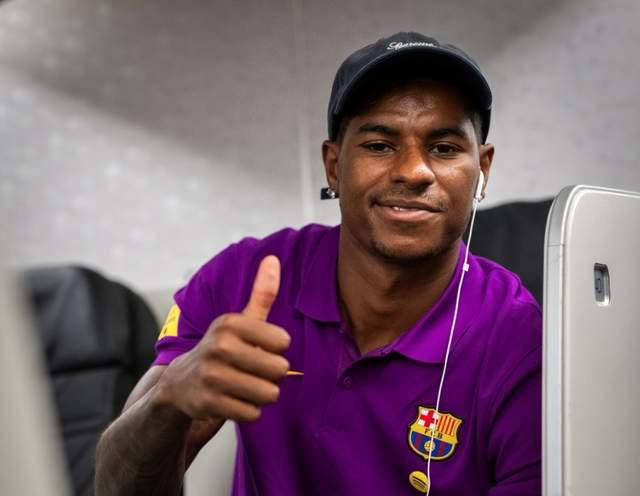 飞行万里,巴萨全队抵达日本备战热身赛