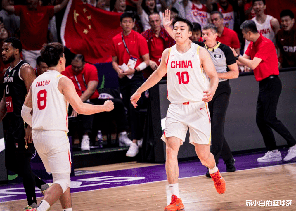 男篮觅得4号位答案!干拔三分金鸡独立王俊杰三战44分天赋溢出