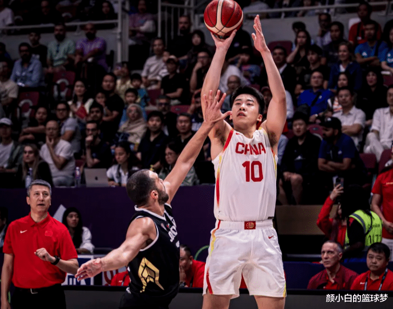 男篮觅得4号位答案!干拔三分金鸡独立王俊杰三战44分天赋溢出