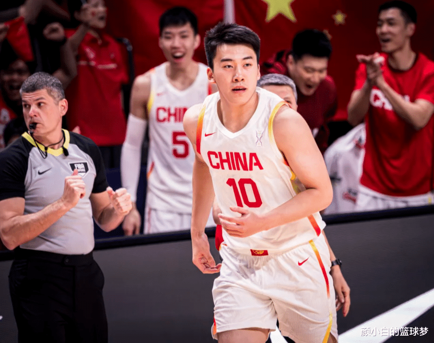 男篮觅得4号位答案!干拔三分金鸡独立王俊杰三战44分天赋溢出