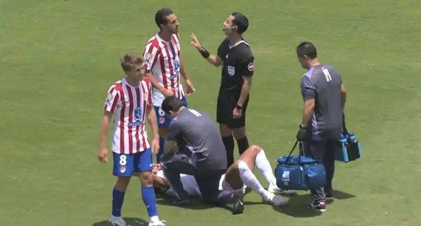 大冷门！马竞出局，球员们抨击裁判