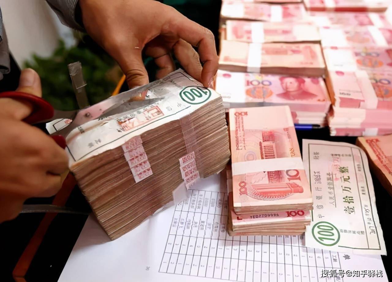 现在一个家庭有多少资产，才算有钱人？3个条件，满足一个就算