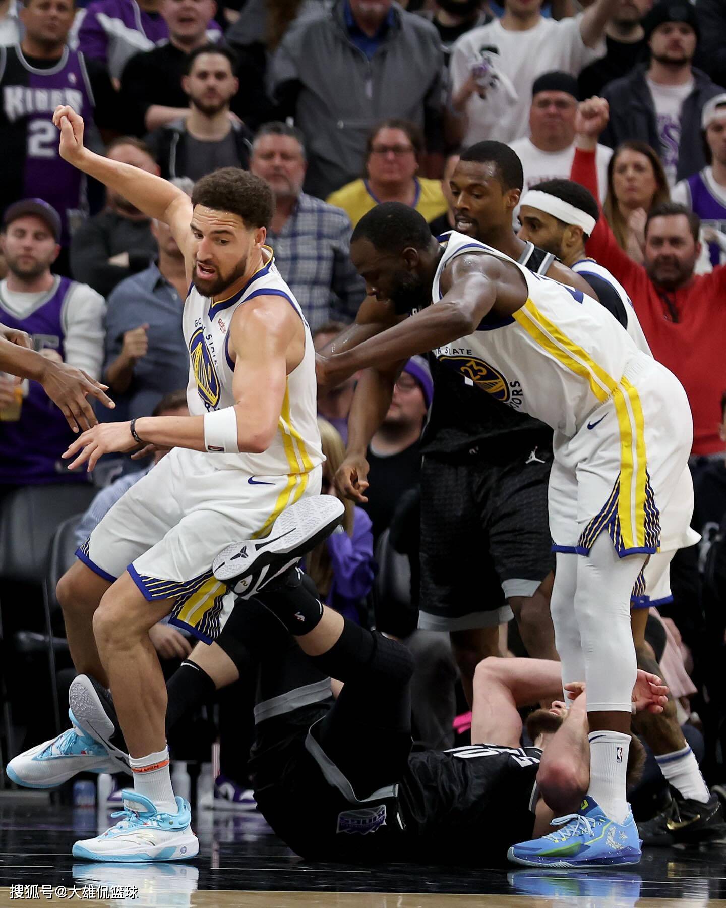 追梦格林时隔多年再谈踩踏萨博尼斯，他要抓我脚踝，不能怪我