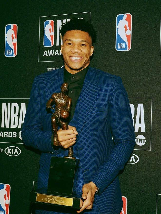 雄鹿尼克斯曾讨论字母哥交易!雄鹿对字母哥也是够可以了!