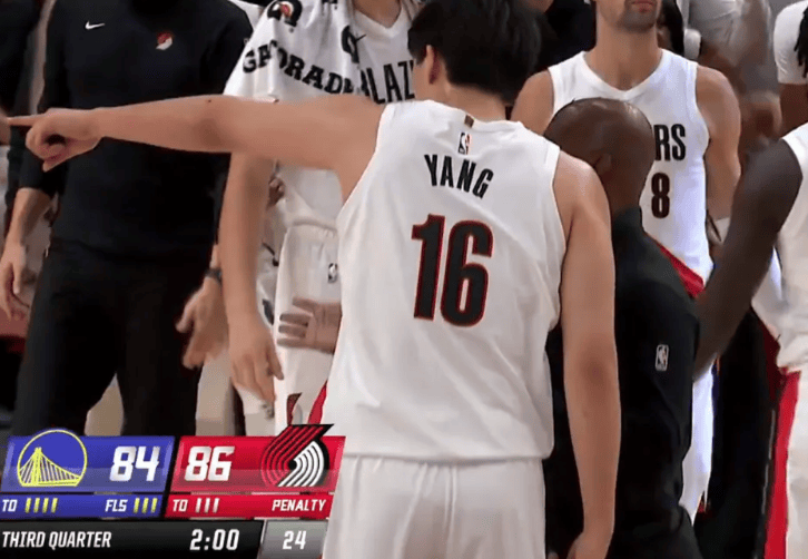 11投9分6板！杨瀚森两次戏耍勇士球员主帅透露专门为他布置战术