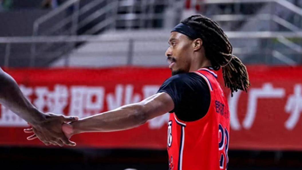 CBA非常新消息：广东签下超级外援，史密斯正式加盟，乔治加盟广州