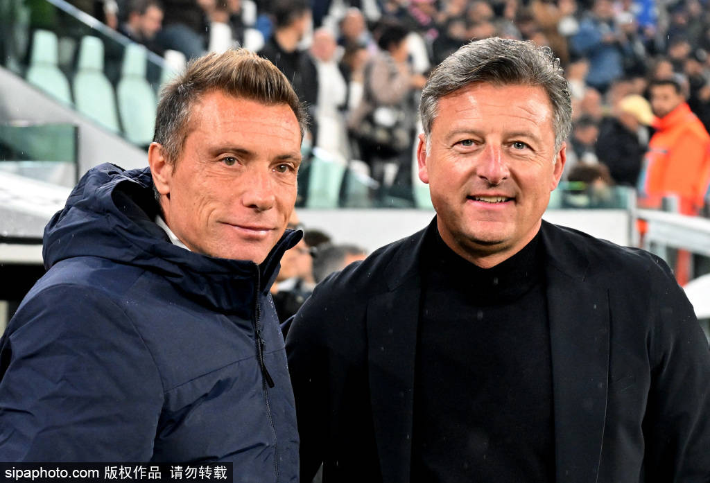 今日尤文官宣：斯帕莱蒂正式到达训练基地！