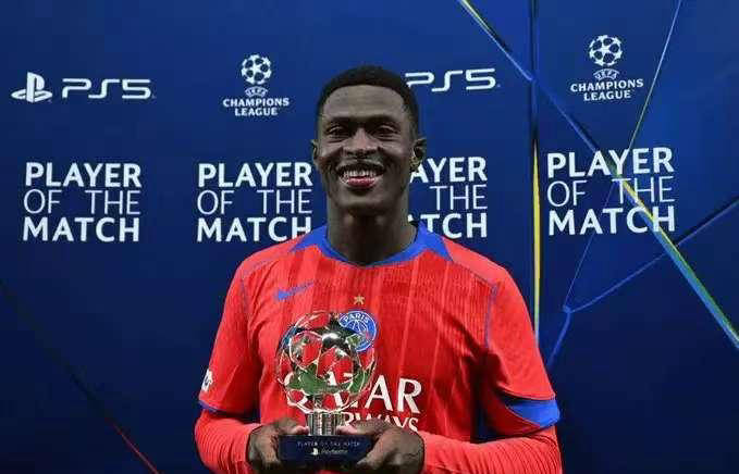 大巴黎欧冠大胜，展现霸主风范