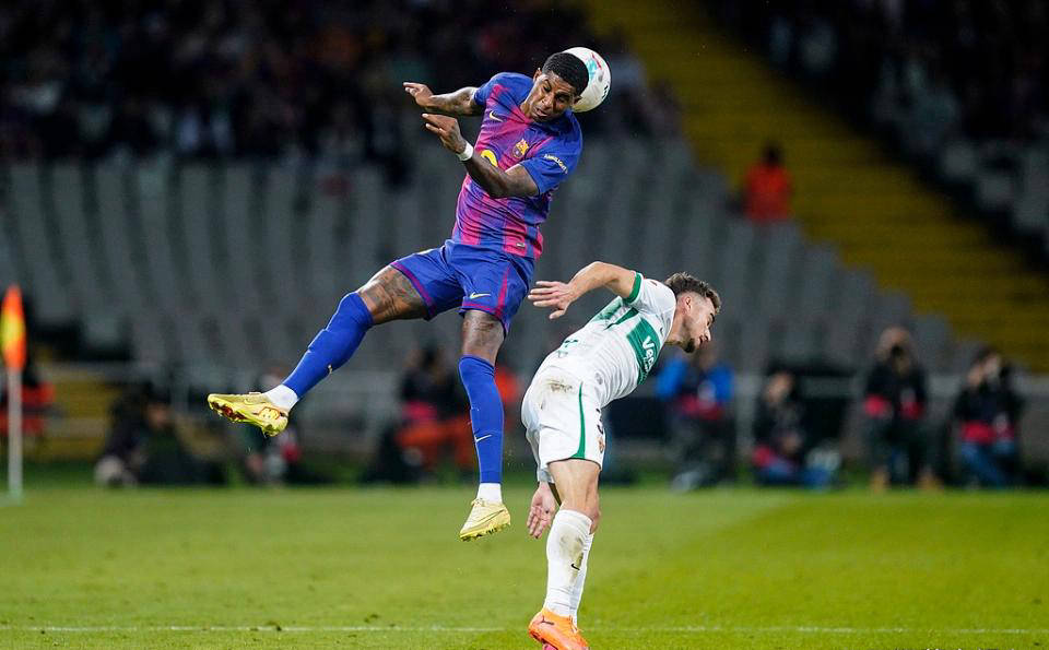 巴萨计划买断英超神锋！谈降低1400万薪资，球员会接受吗？