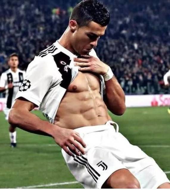 C罗到底有多少钱？仅薪金收入已接近10亿欧元