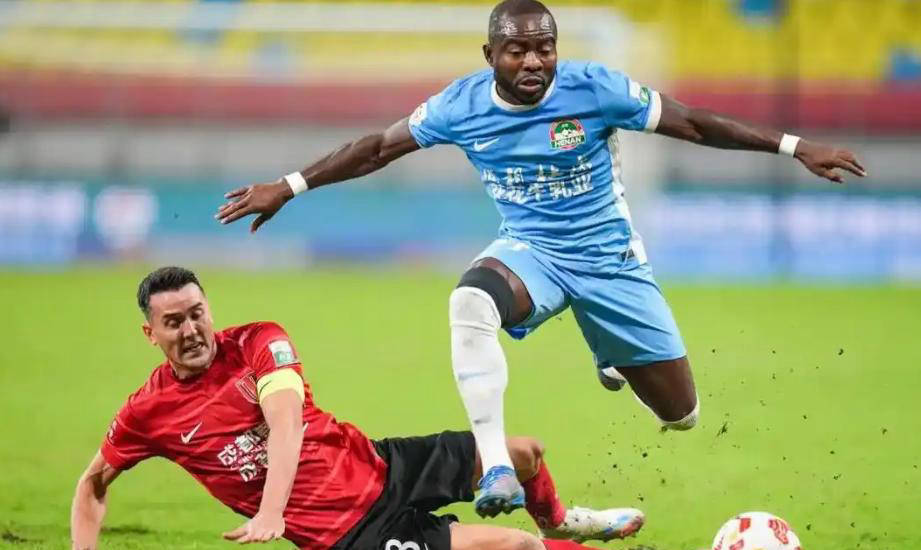 中超末轮形势分析：海港卫冕概率超九成，申花逆袭艰难，保级战白热化