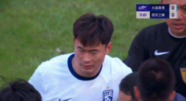 大连主场惜平武汉三镇，草皮质量成短板